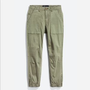 NWOT Vancouver twill Capri jogger pant